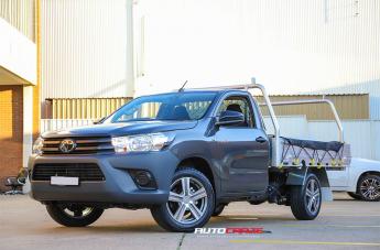 TOYOTA HILUX 2WD (2005 ONWARDS) LIBERATOR GLOSS BLACK MACHINED FACE
